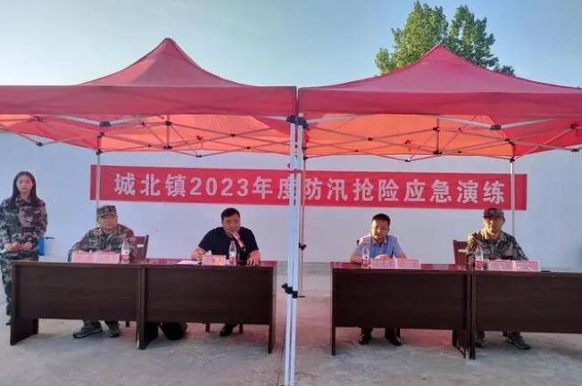 “汛”速行動(dòng)，以練筑防！金安區(qū)城北鎮(zhèn)開(kāi)展防汛搶險(xiǎn)應(yīng)急演練
