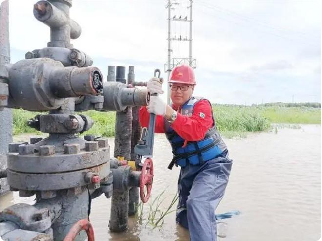 險(xiǎn)不除、人不休，水不降、人不退！大慶油田朝陽(yáng)溝油田全力迎戰(zhàn)防汛“大考”